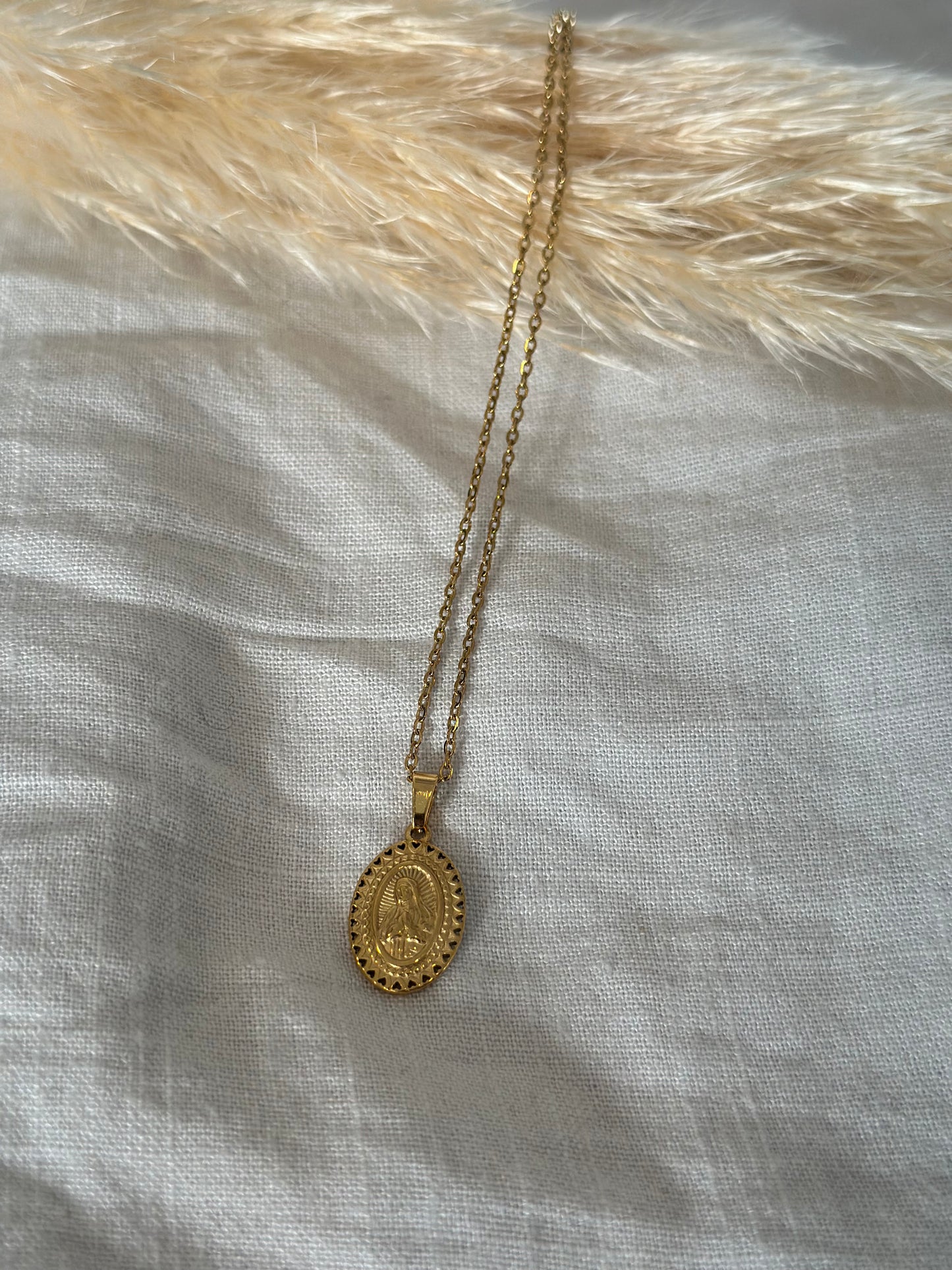 Collier médaillon vierge Marie